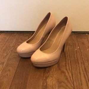 Nude pumps